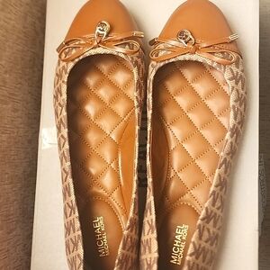Like new Michael Kors Flats
